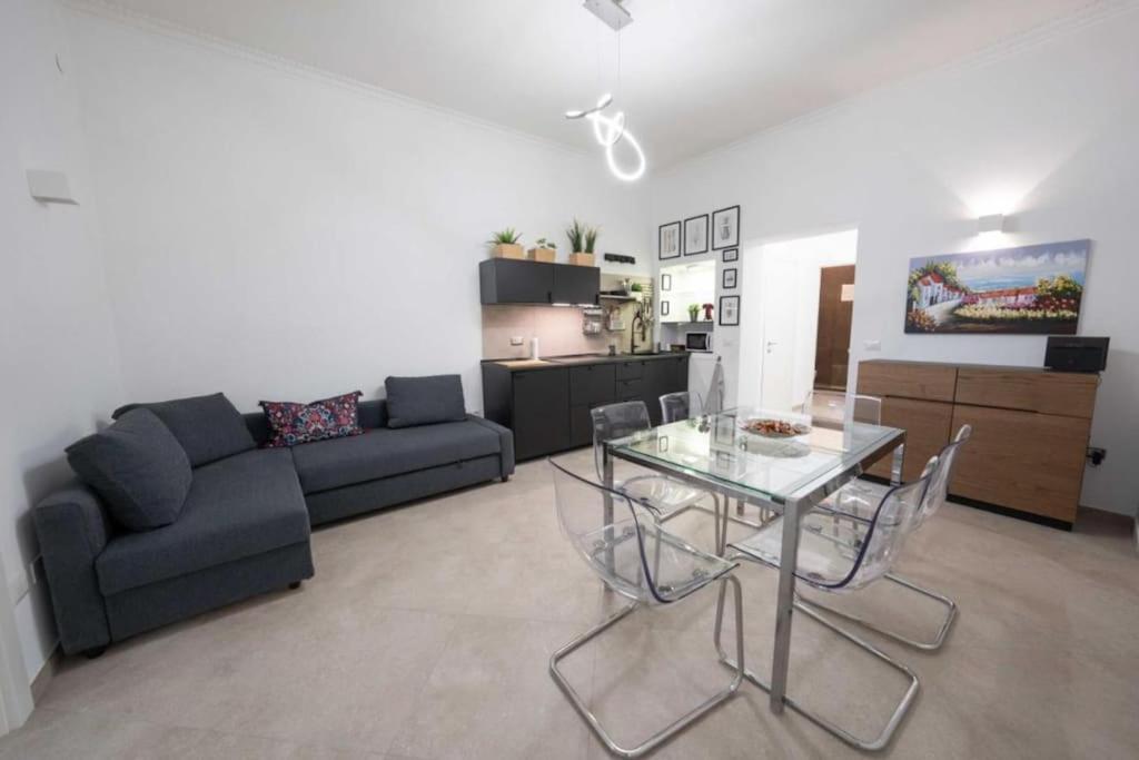 Apartment Chiaia 74 House